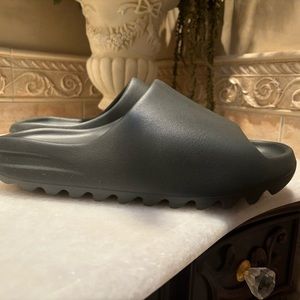 yeezy slides